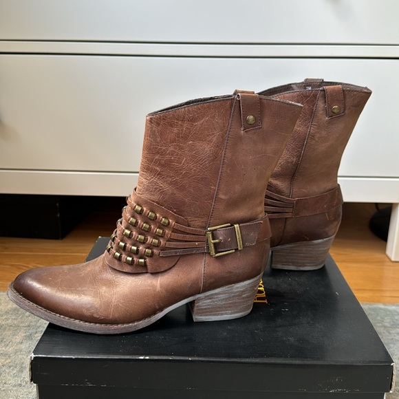 Reba Western Bootie, size 7 - Picture 4 of 6